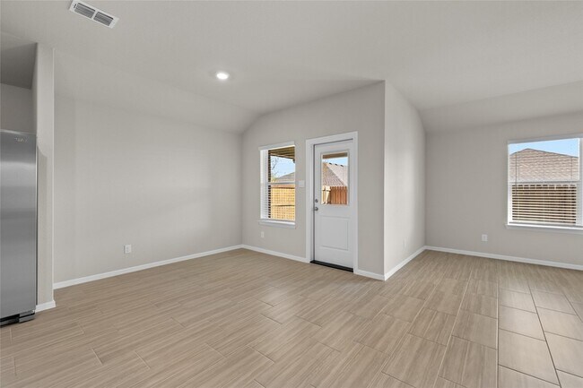 Building Photo - 552 Crestridge Dr N