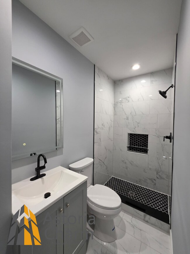 Building Photo - Renovated 2 Bedroom + Den, 3 Bath Home with Ensuites, Finished Basement and Stainless Appliances