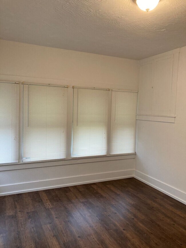 Building Photo - PRE-LEASING