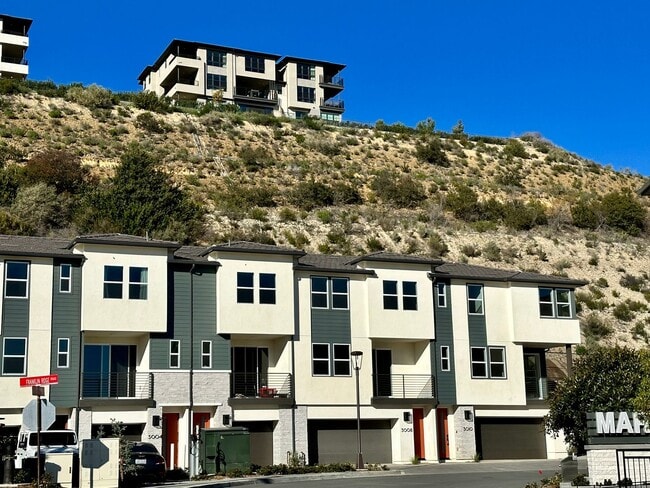 Building Photo - Brand New Townhome Overlooking Mission Valley