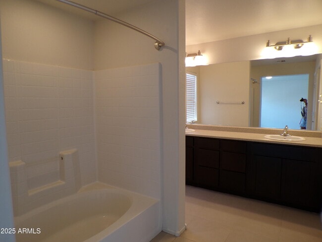 Building Photo - 621 Haynes Dr