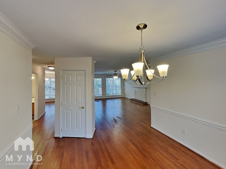 Building Photo - 10002 Gardendale Ct