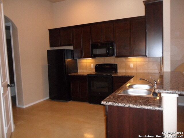 Building Photo - 210 Stone Gate Dr