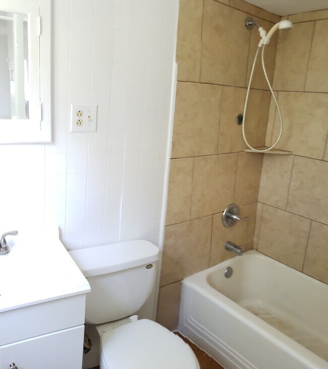Building Photo - Cute Remodeled 1/1 with storage shed and l...