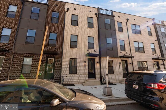 Building Photo - 2709 Light St