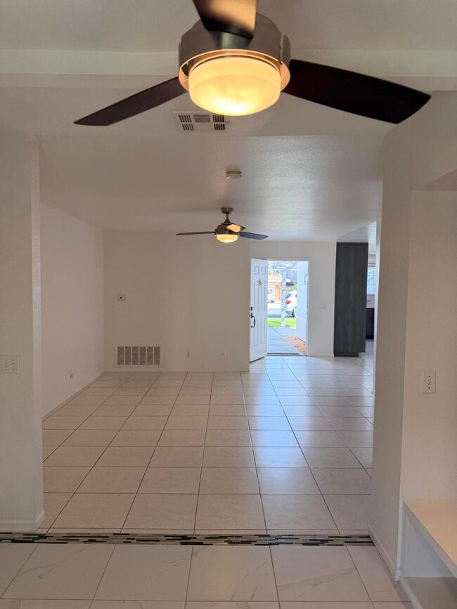 Building Photo - 51905 Avenida Velasco