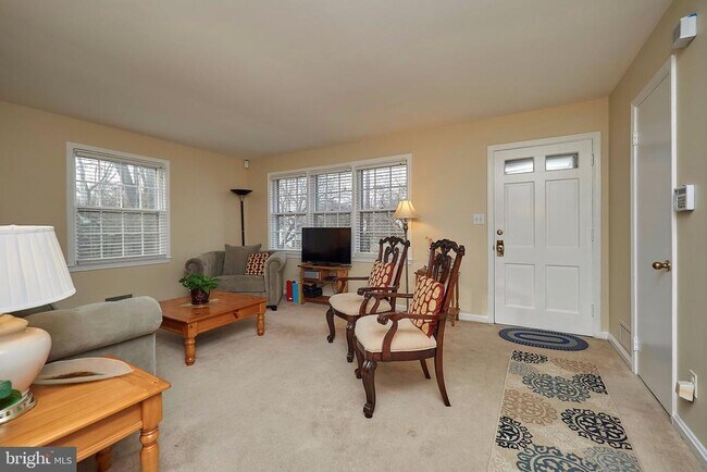 Building Photo - 3812 Wexford Dr