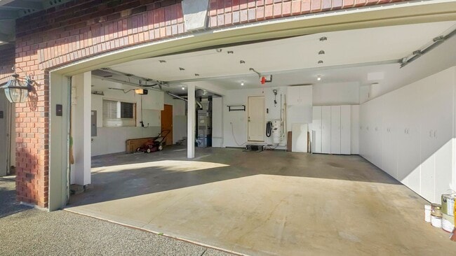 Building Photo - Spacious Updated 4 Bedroom Home with 3 Car Garage