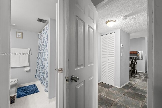 Building Photo - 3083 N Oakland Forest Dr