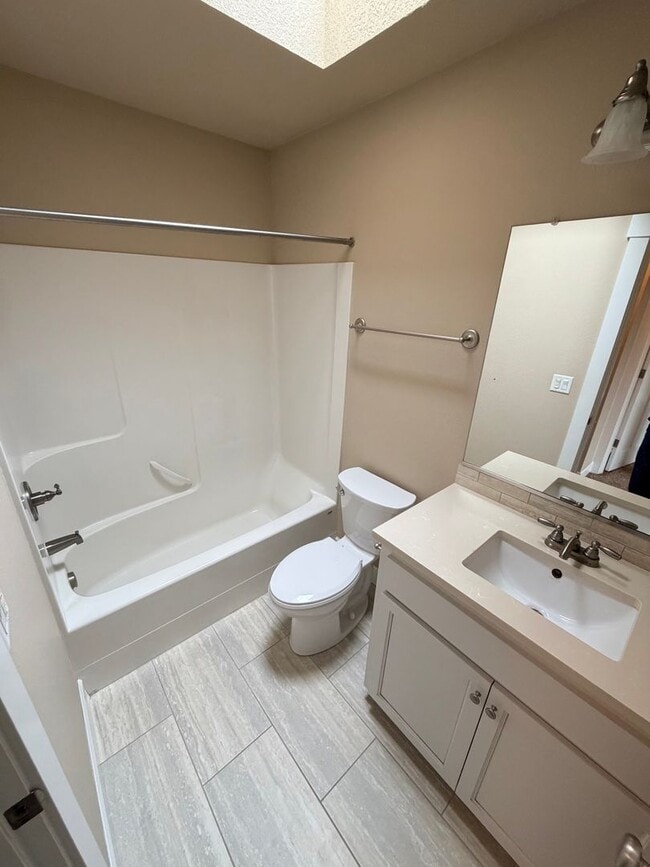 Building Photo - 4bed/2.5 Bath Craftsman in Kenton