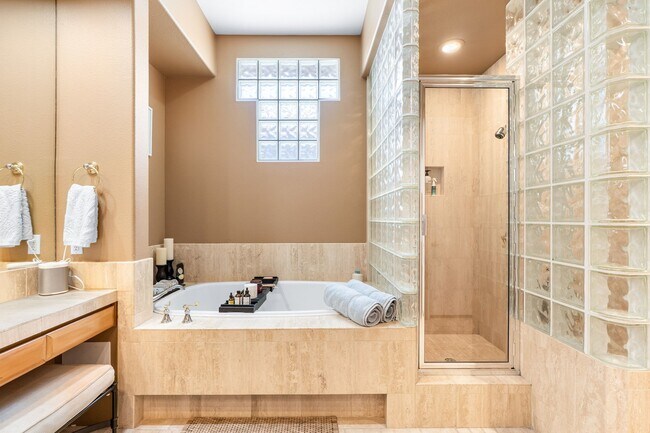 Building Photo - 78760 Cabrillo Way