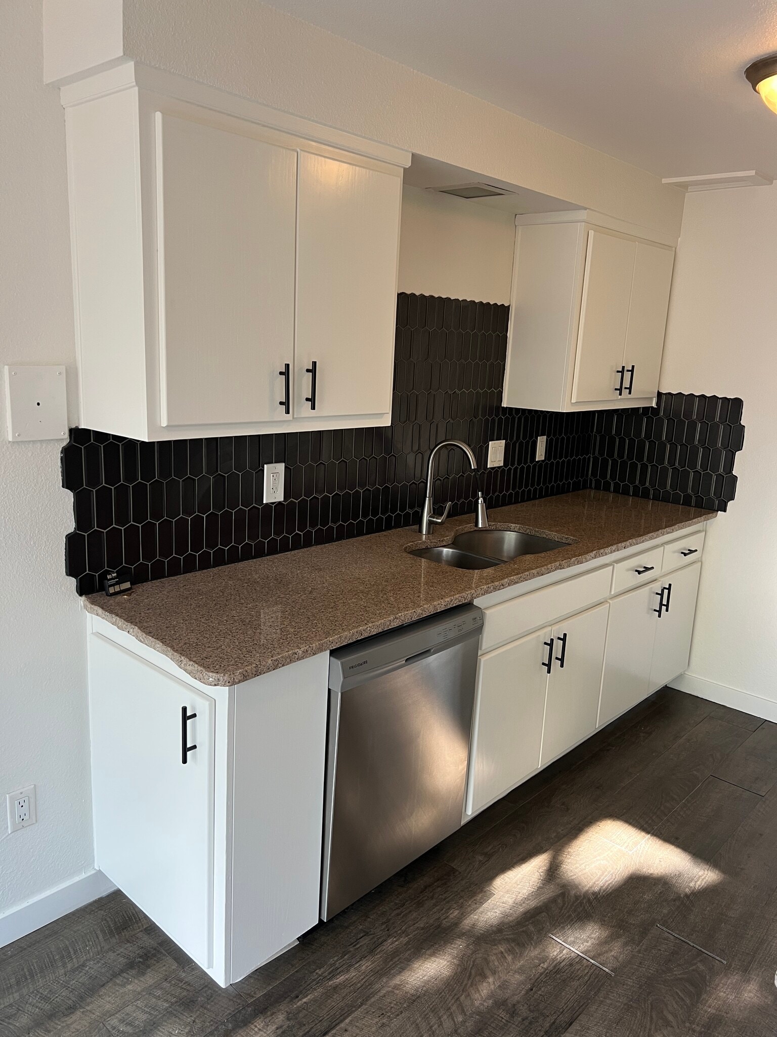 Building Photo - 1108 S Pond St