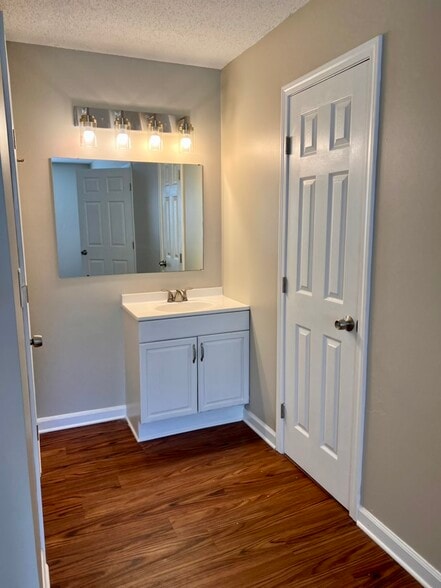 Building Photo - 2614 Dorian Dr.