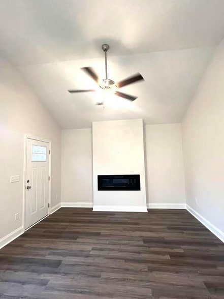 Building Photo - 2605 Roanoke Ave