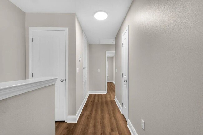 Building Photo - 17 W Shady Oaks Ln