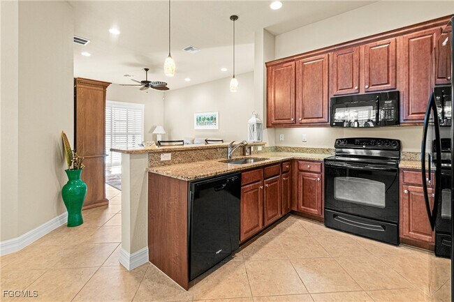 Building Photo - 10535 Carolina Willow Dr