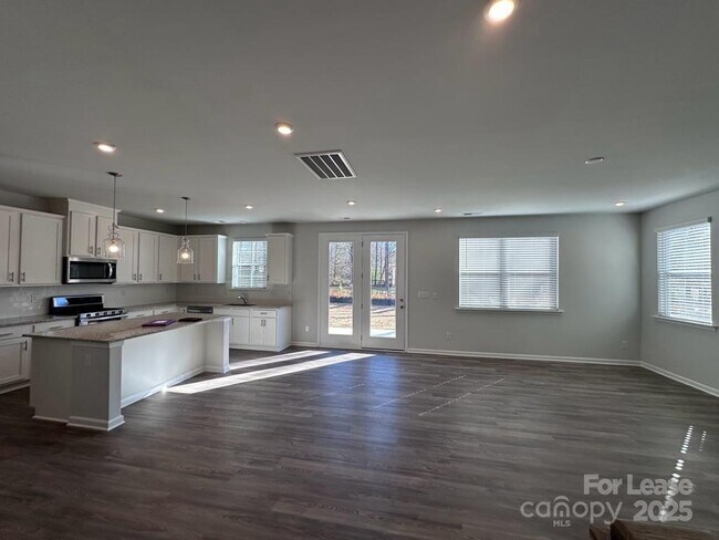 Building Photo - 5021 Kinsbridge Dr