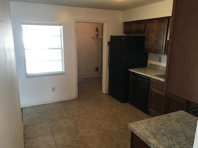 Building Photo - Must See! 2 Bedroom/2 Bathroom Duplex In Sanford!!!!