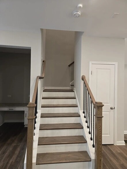 Building Photo - 256 Commons Ave