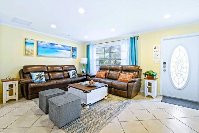 Building Photo - 3252 Florida Blvd