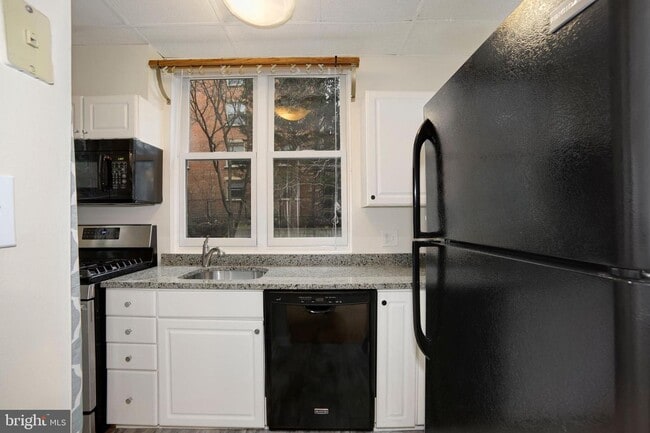 Building Photo - 2413 1/2 20th St NW