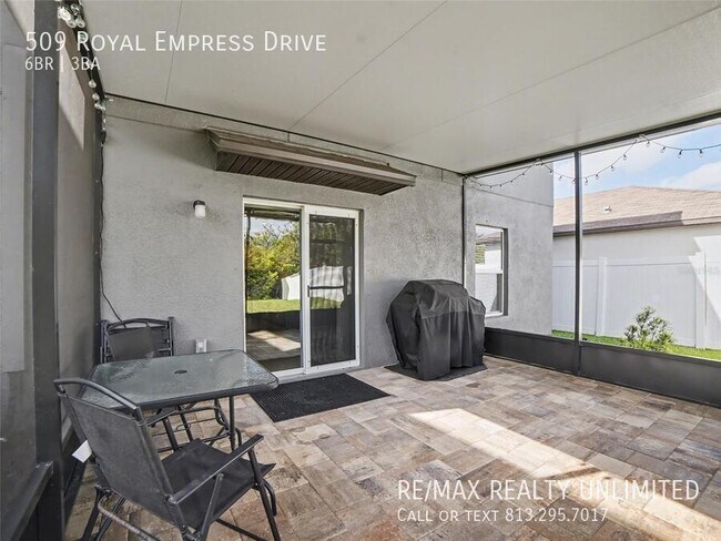 Building Photo - 509 Royal Empress Dr