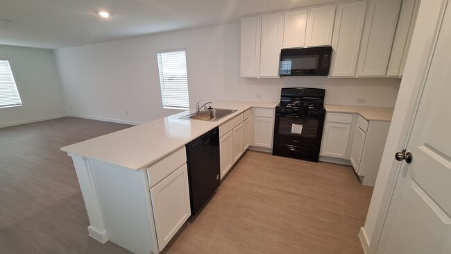 Building Photo - NEWLY BUILT 3 bedroom 2.5 Bath Single fami...