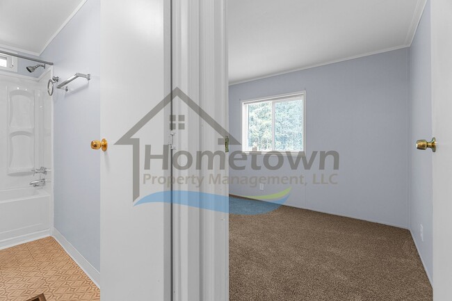 Building Photo - 3 Bedroom 2 Bathroom Home with Off-Street ...