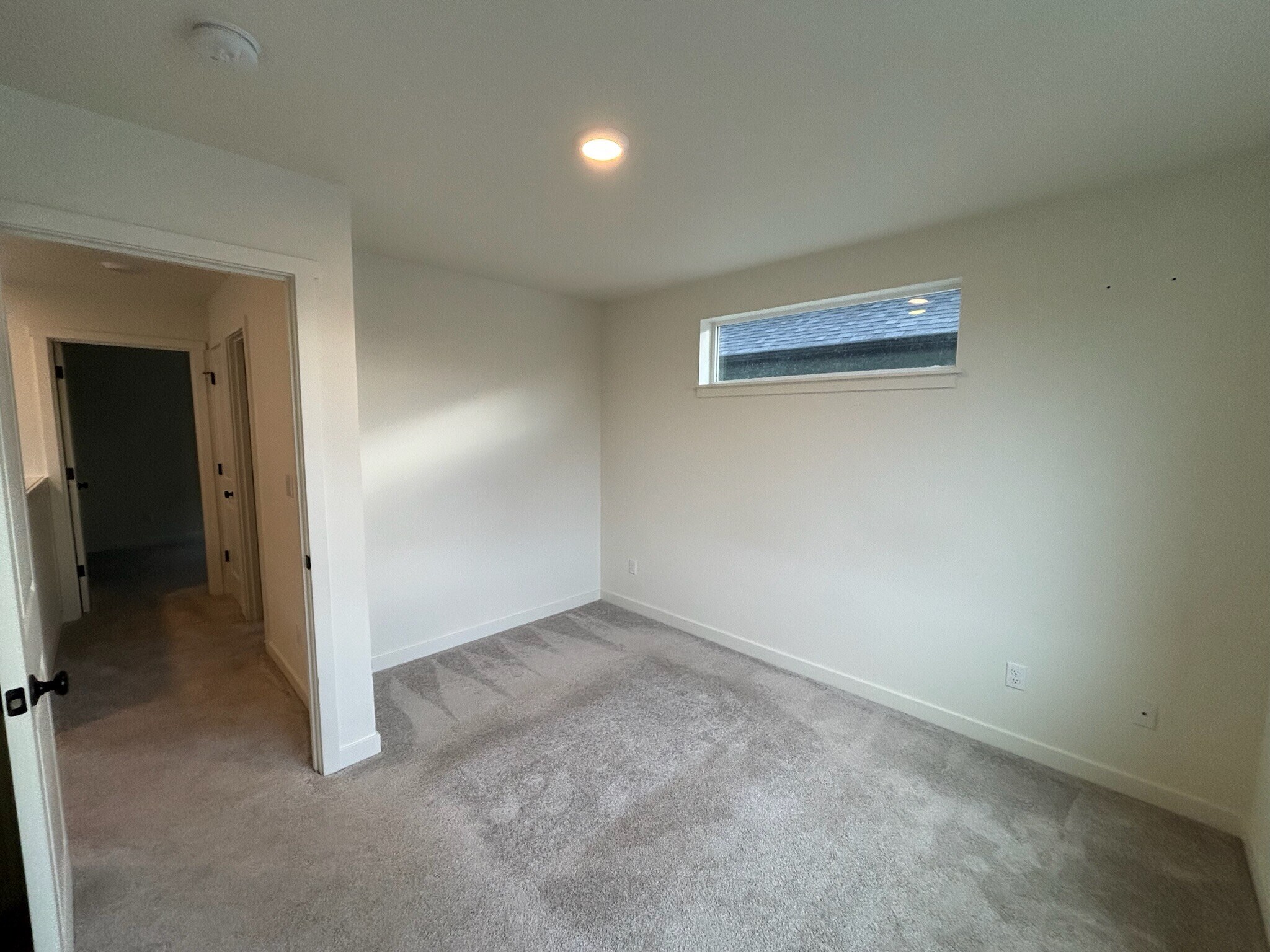 Building Photo - 12070 SE Pine St