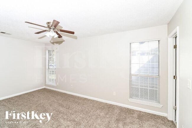 Building Photo - 3705 Acorn Dr