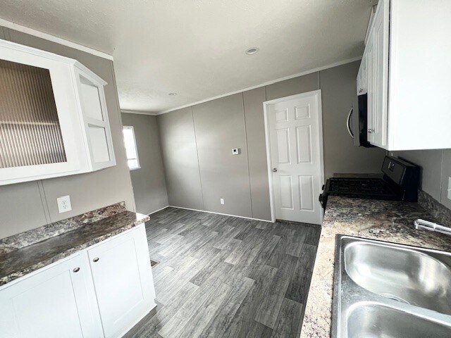 Building Photo - 46000 Geddes Rd