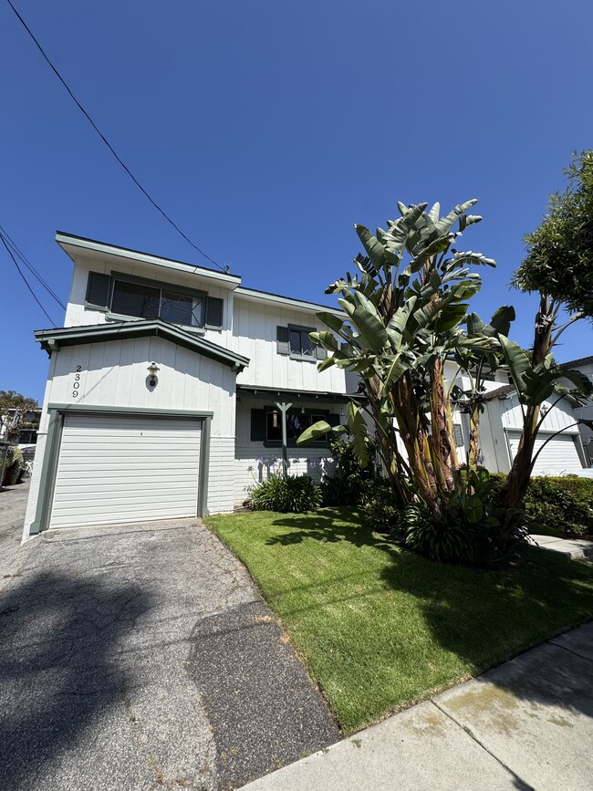 Building Photo - 2309 5th St