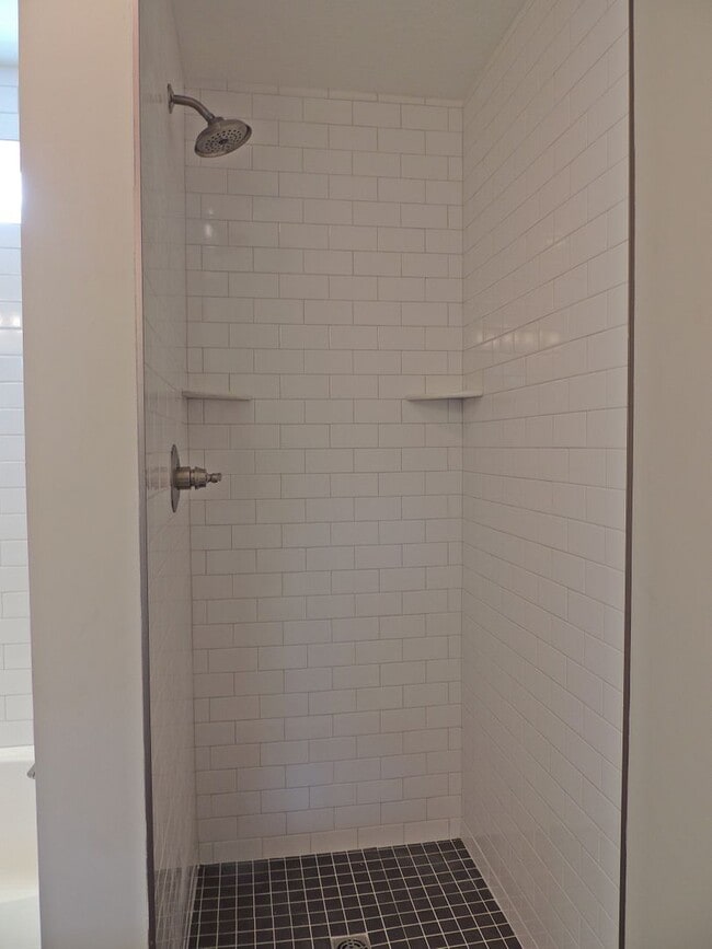 Building Photo - COMING SOON -  Charming Home in Maryville ...