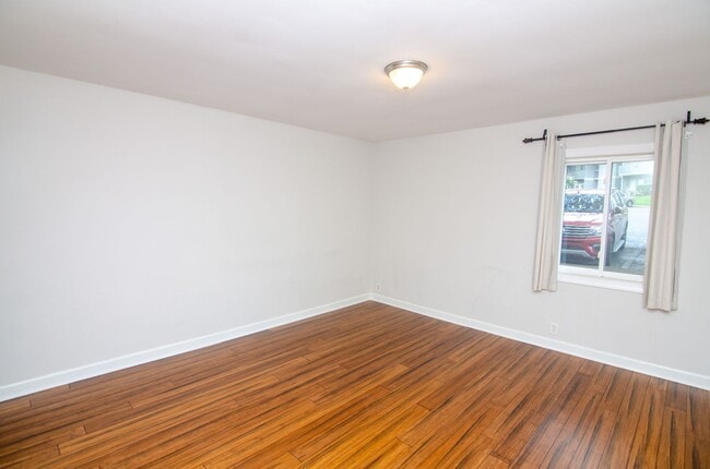 Building Photo - Beautifully Updated 2 Bedroom Condo in Belle Meade Highlands