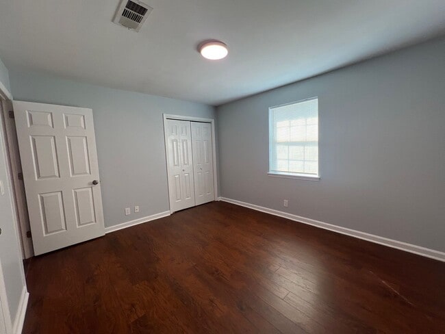 Building Photo - 219 Hickory Forge Dr