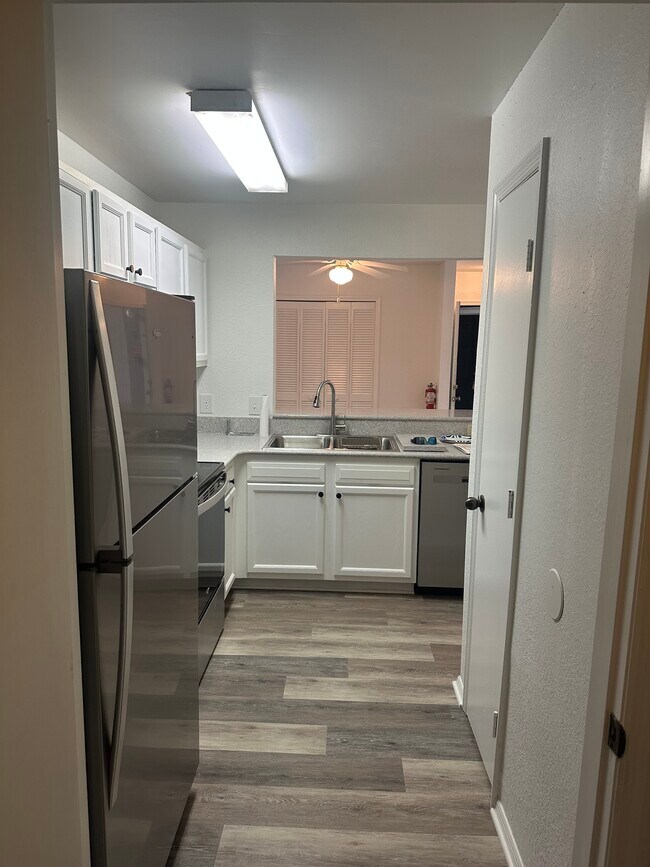 Building Photo - 3705 SW 27th St