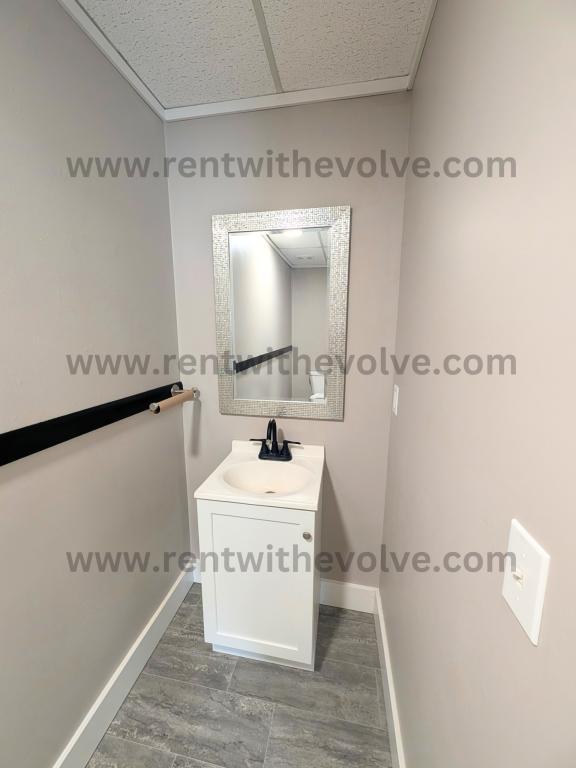 Building Photo - 302 N Meridian St