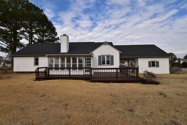 Building Photo - 505 E Birchwood Dr