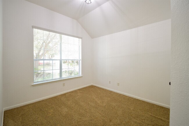 Building Photo - 34 S Rambling Ridge Pl