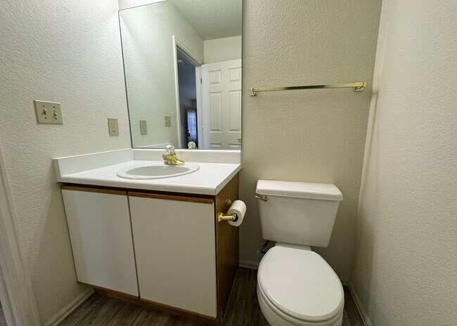 Building Photo - 6913 Yellowpine Dr