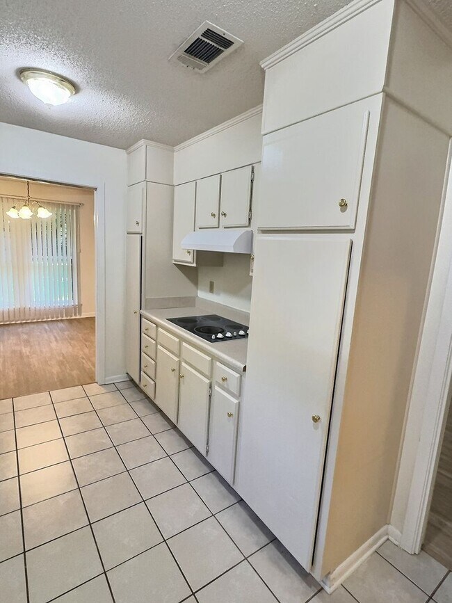 Building Photo - MOVE-IN SPECIAL! 3-Bedroom Home in Fort Ba...