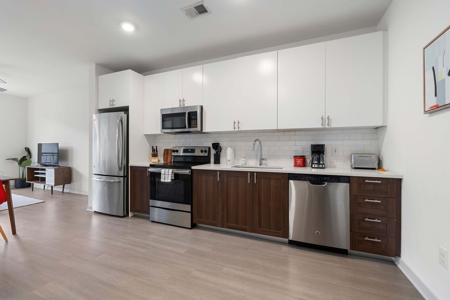 Building Photo - 633 E Main St