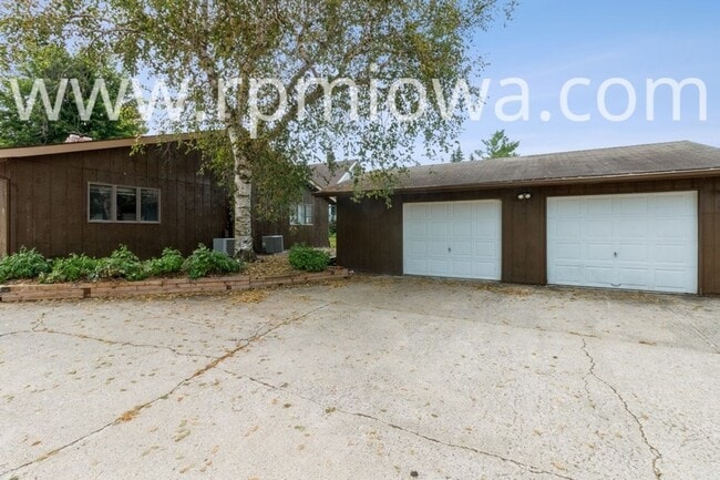 Building Photo - 1507 N Dakota Ave