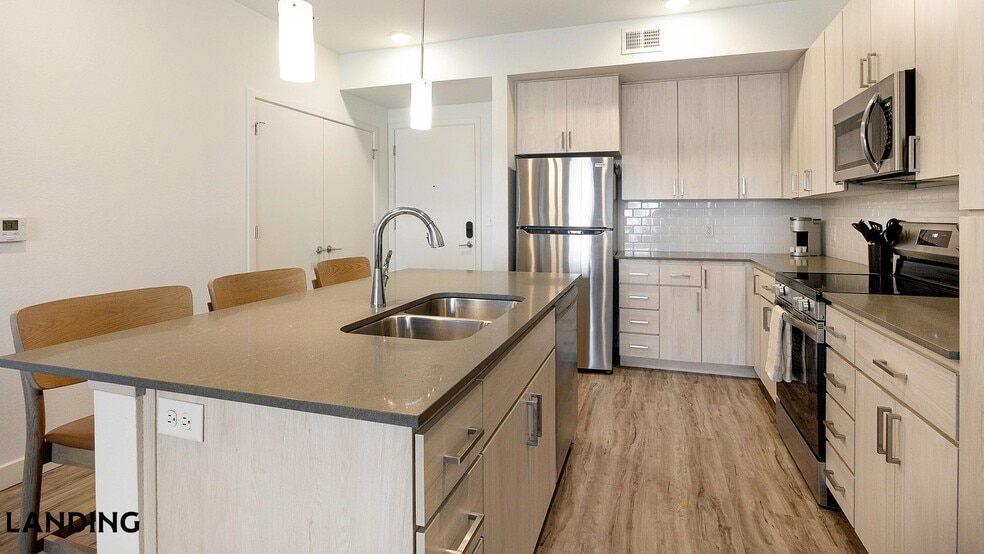 Building Photo - 1760 S Crismon Rd