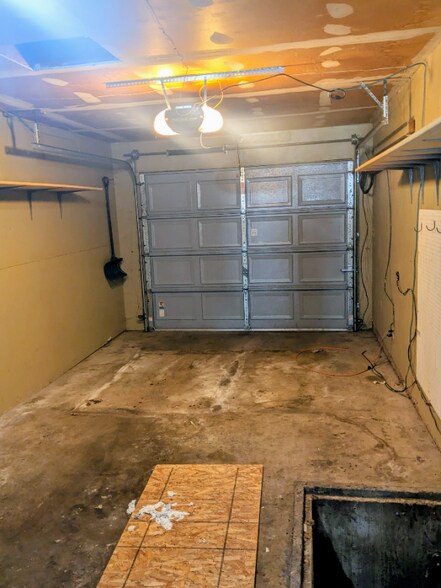 Building Photo - 1040 Ponderosa Dr