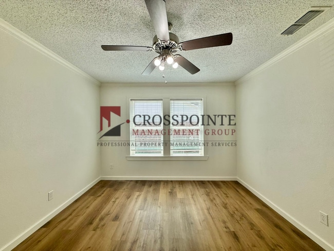 Building Photo - 111 N Gatewood Dr
