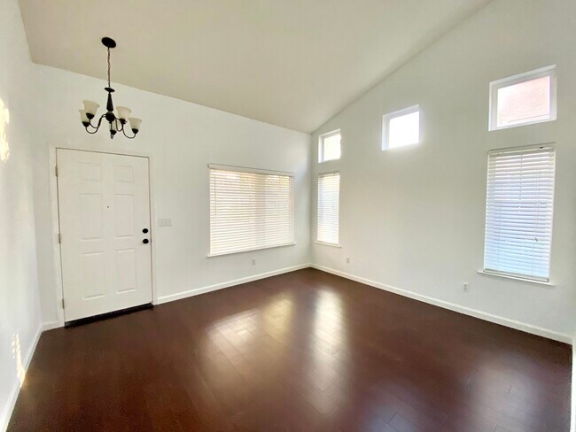 Building Photo - 67 Primrose Ct