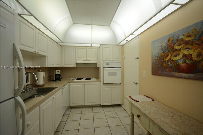 Building Photo - 3801 S Ocean Dr
