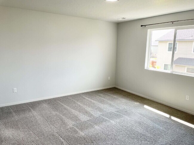 Building Photo - "Charming 3-Bed Oasis on East Drouillard Street with 2.5 Baths and 1470 Sq Ft in Nampa!"