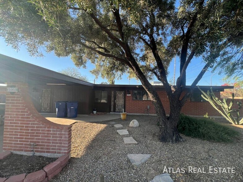 Building Photo - 1002 S Seco Pl